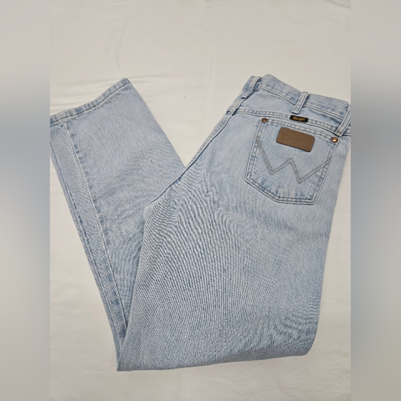 Wrangler Jeans Men's Size 36x32 Light Wash Blue - Picture 3 of 8